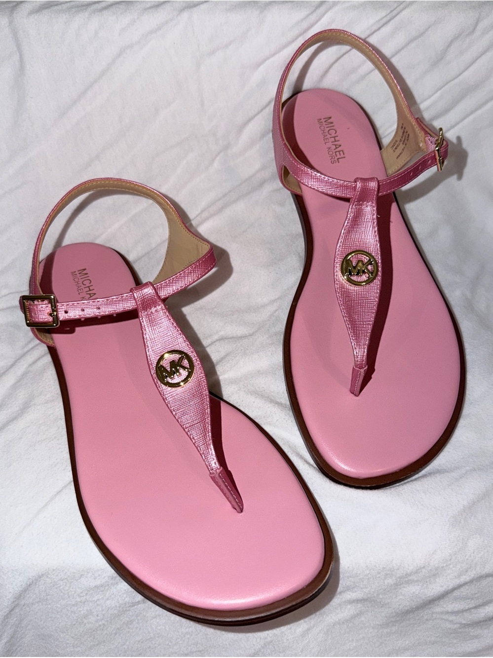 Like New! 6.5 MICHAEL KORS Mallory MK Logo Leather Thong Sandals Light Berry